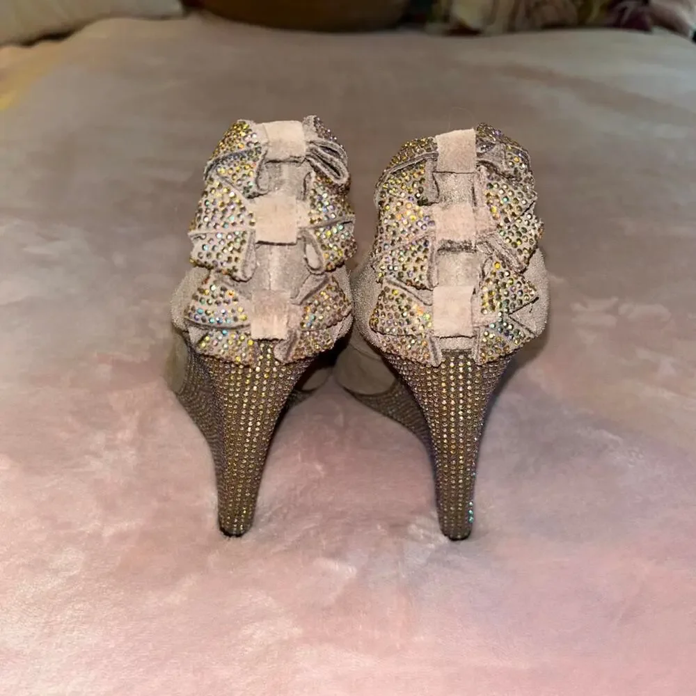 Betsey Johnson taupe colored suede‎ wedges size 10